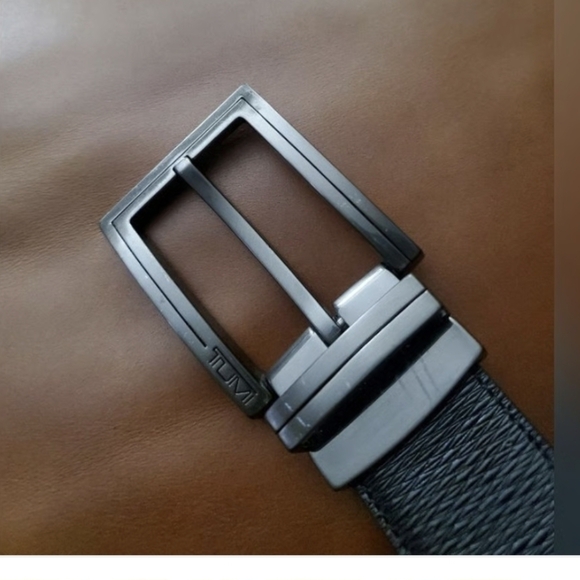 Tumi Reversible Black and Brown Belt - Picture 2 of 2